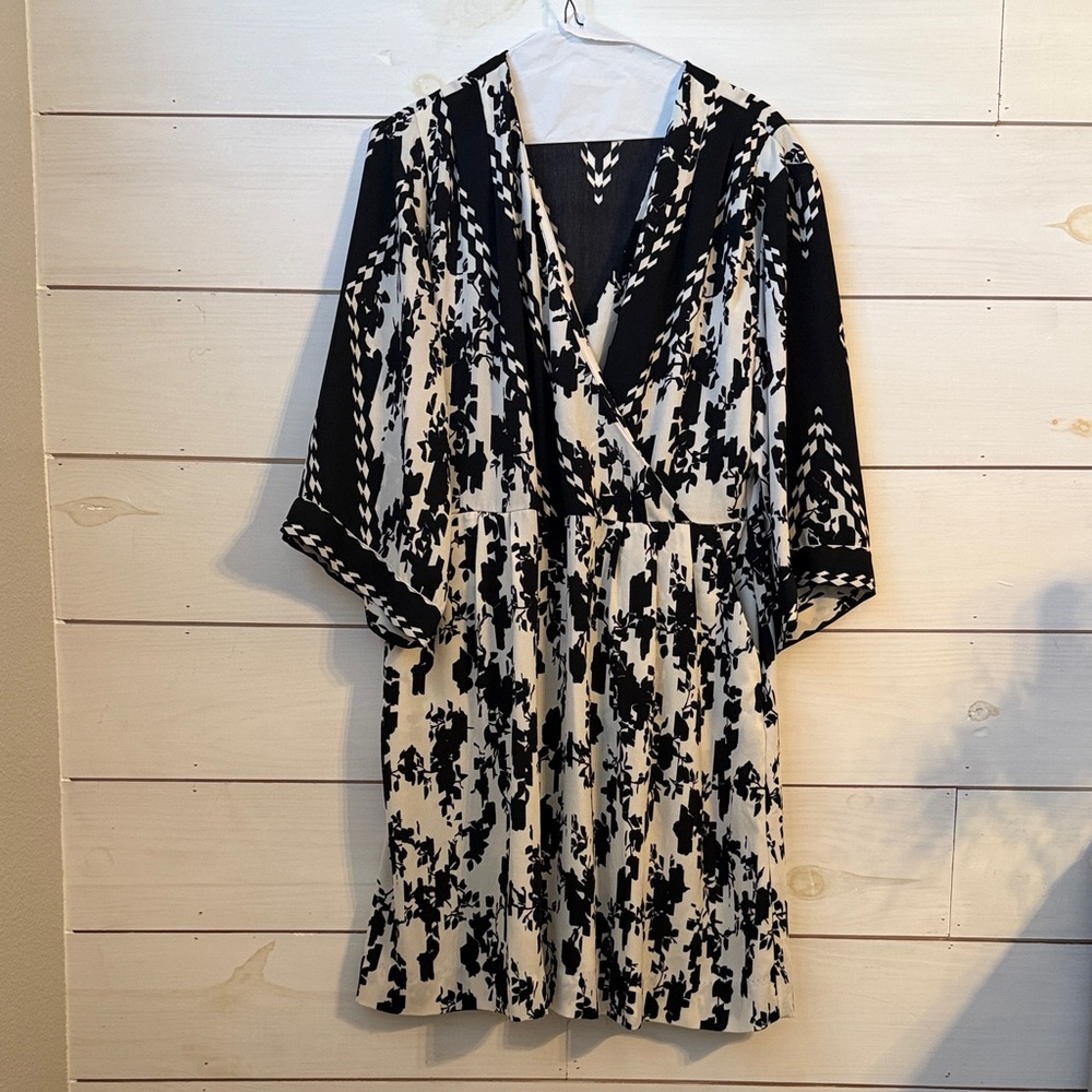 CAbi Black and Cream Long Sleeve Printed Dress